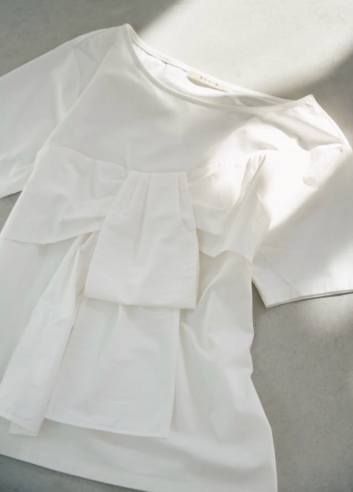 Stola.の華やかなカットソーのご紹介