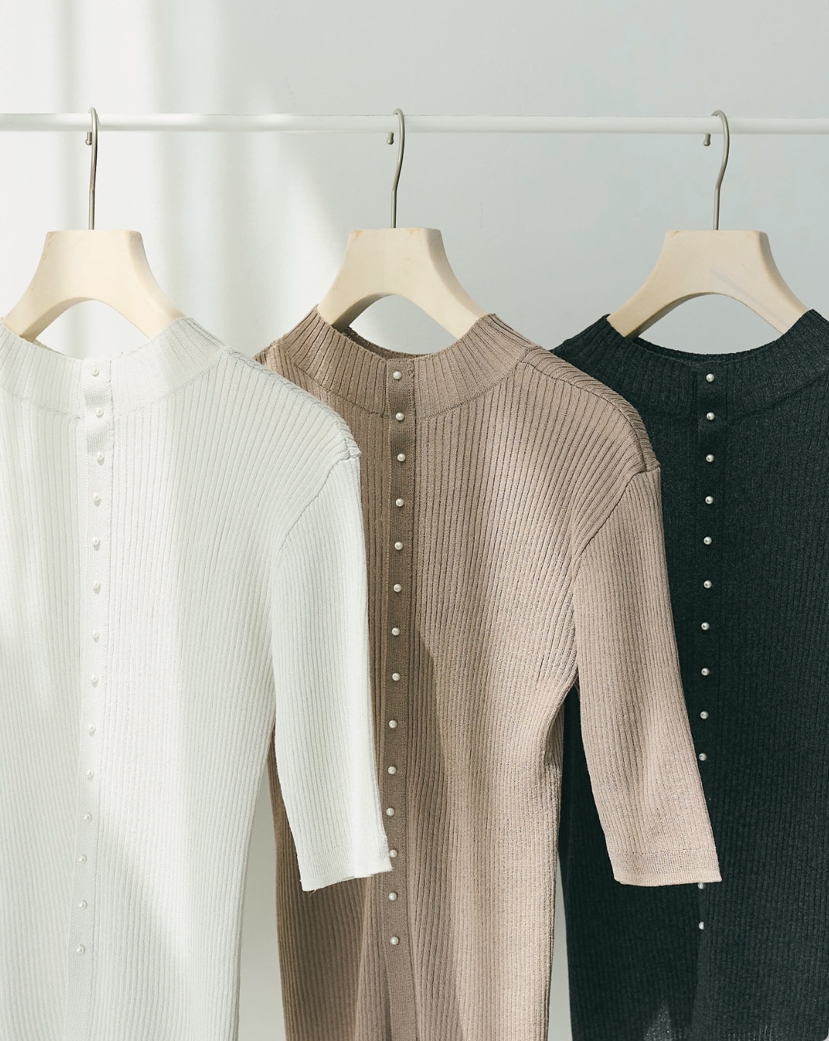 Stola. ドライタッチな5分袖ニットのご紹介