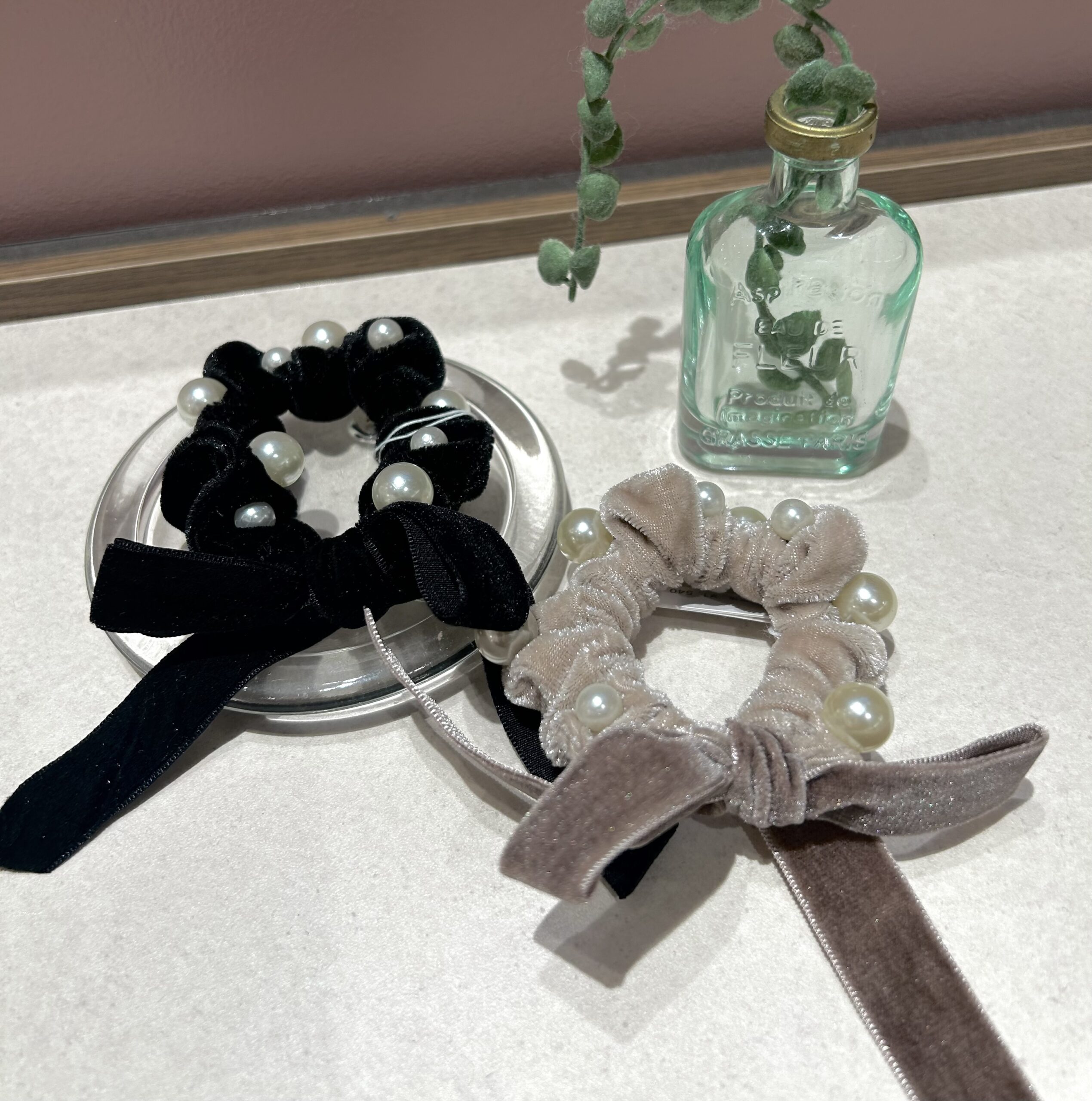 【NEW】パールベロアリボンポニー