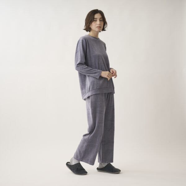 静電気防止で冬も快適！肌に嬉しい綿混ベロアのリラックスウェア