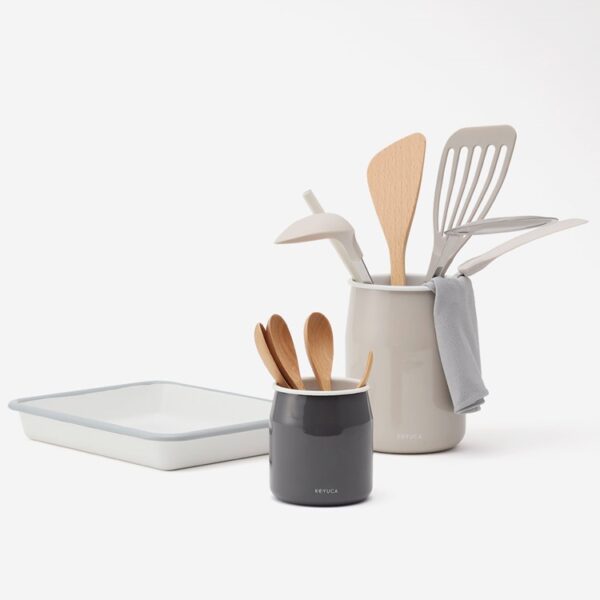 置くだけで可愛い！ お手入れ簡単、食洗機OKなホーロー製キッチンツール
