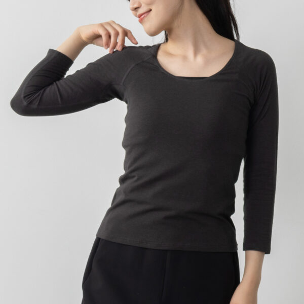 オリジナル設計で動きやすい！暖かさと着心地を両立した発熱インナー