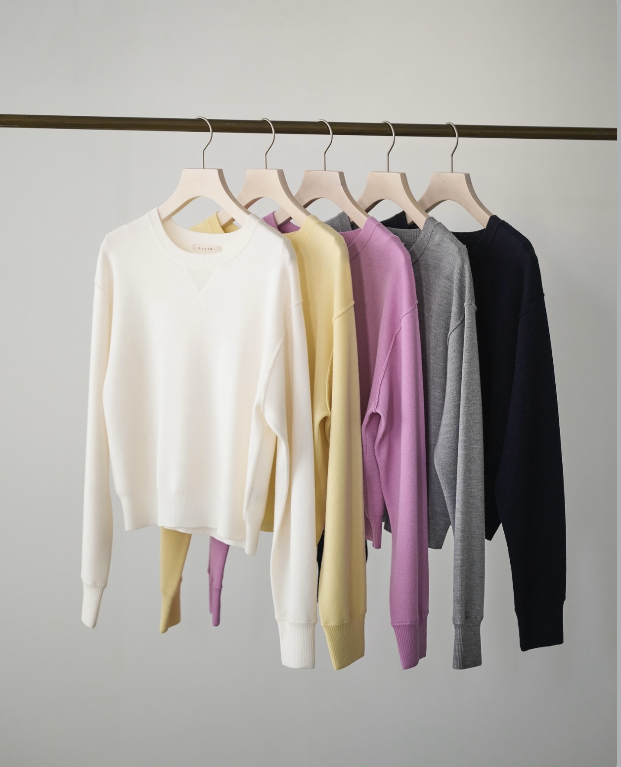 Stola. の綺麗めカジュアルなニットのご紹介