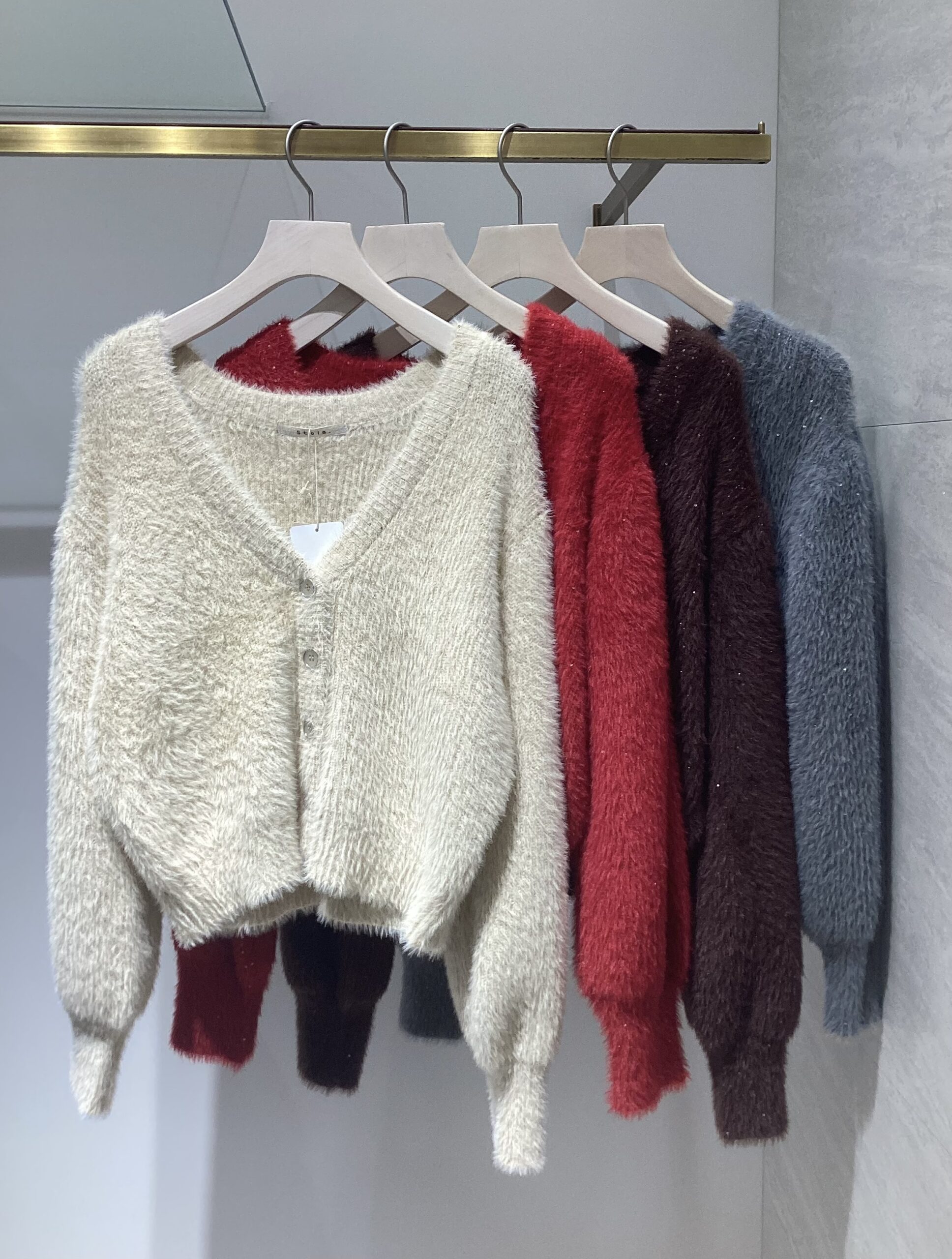 Stola. のスパンコールが華やかなカーディガンのご紹介