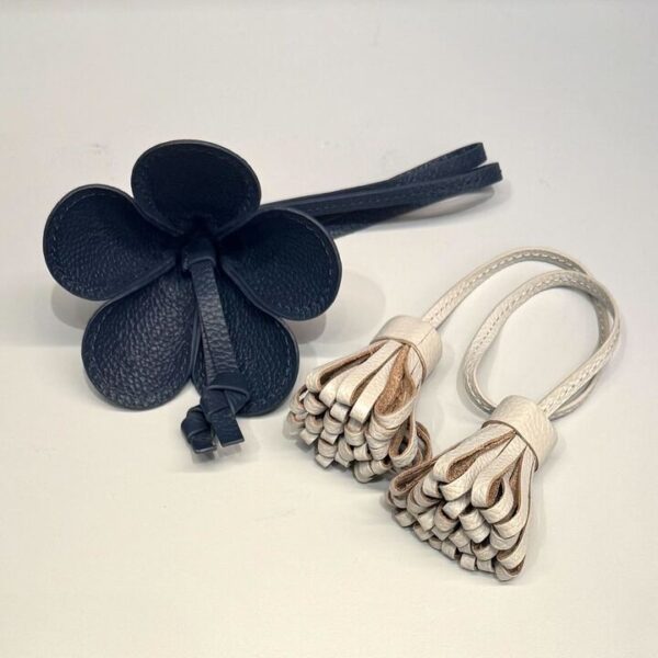 バッグを華やかに彩る。本革バッグチャーム