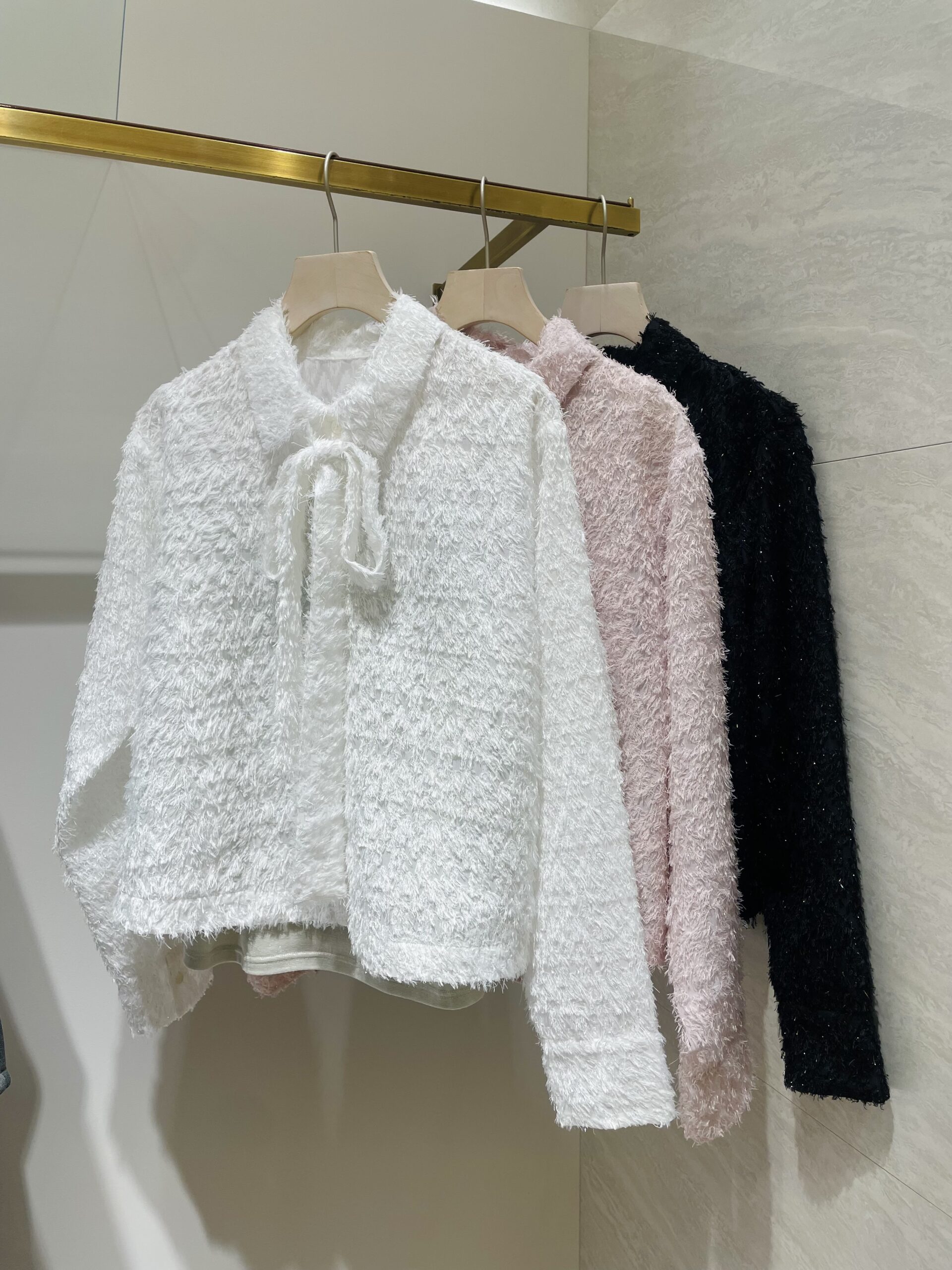 Stola.華やかなラメ×ジャカードブラウスのご紹介