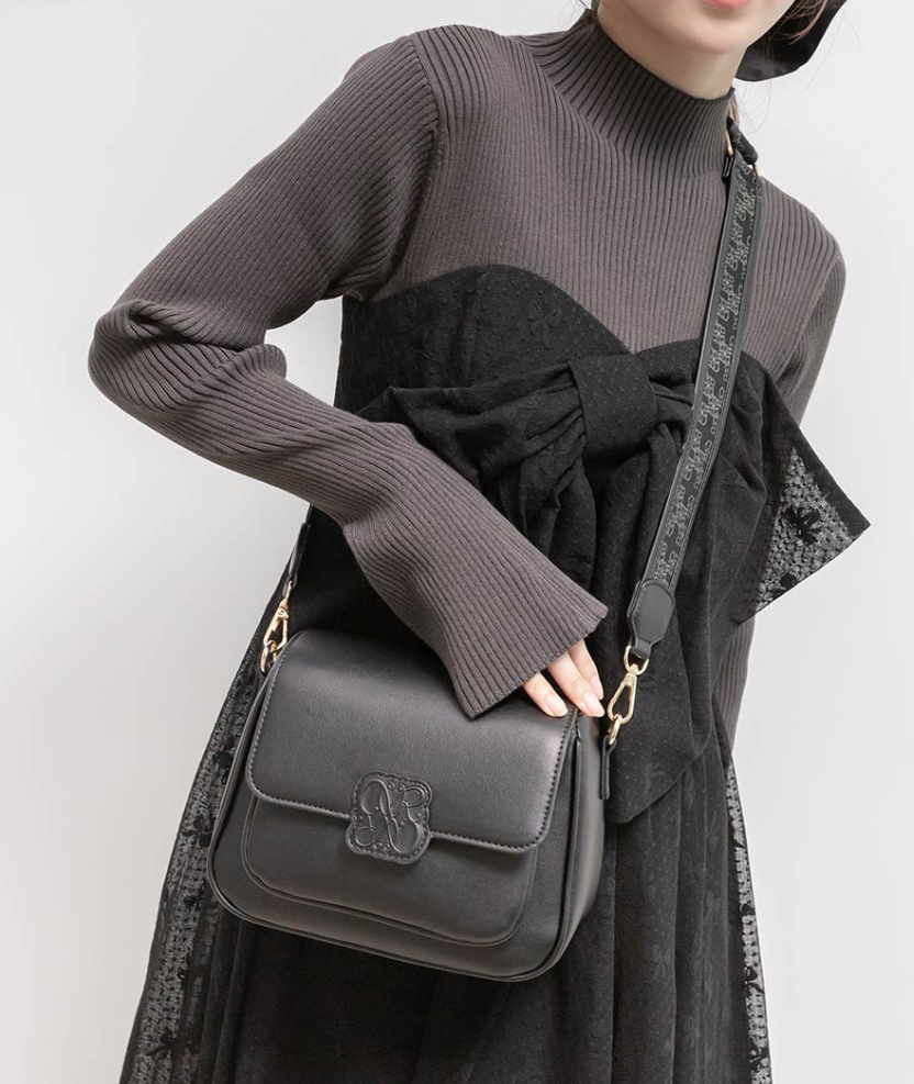 エンボスモノグラムショルダーバッグ☆