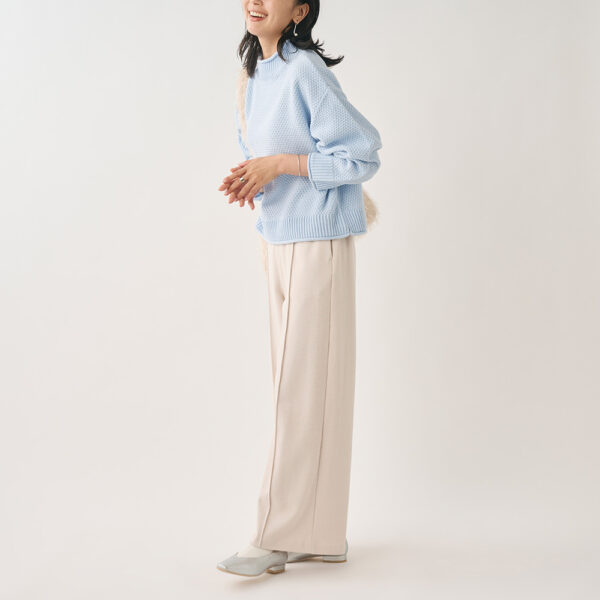 小顔効果も！ロールネックカノコ編みニットトップス