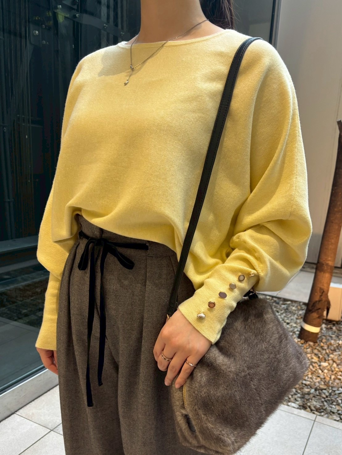 【着回しアイテム◎】ジュエリーボタンスリーブニット