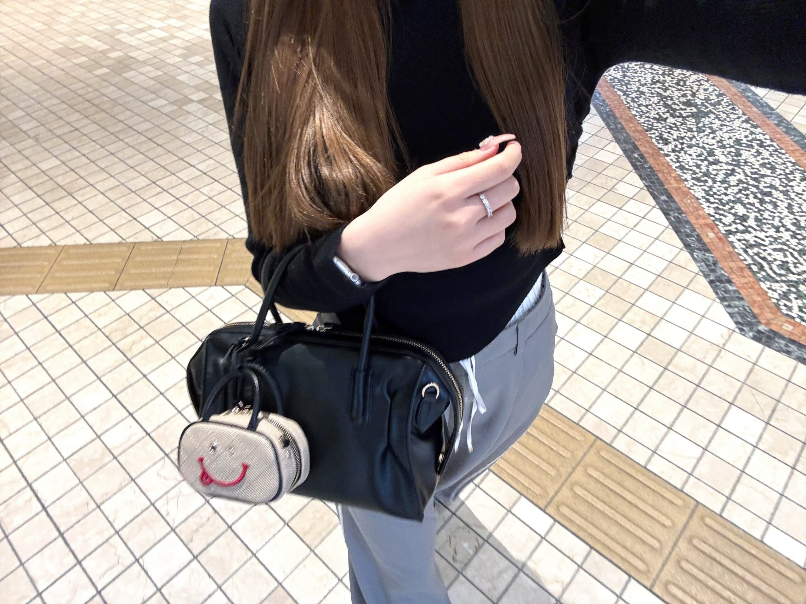 ☆ ハッピーアイテムはベロ出しスマイルのミニBAG☆