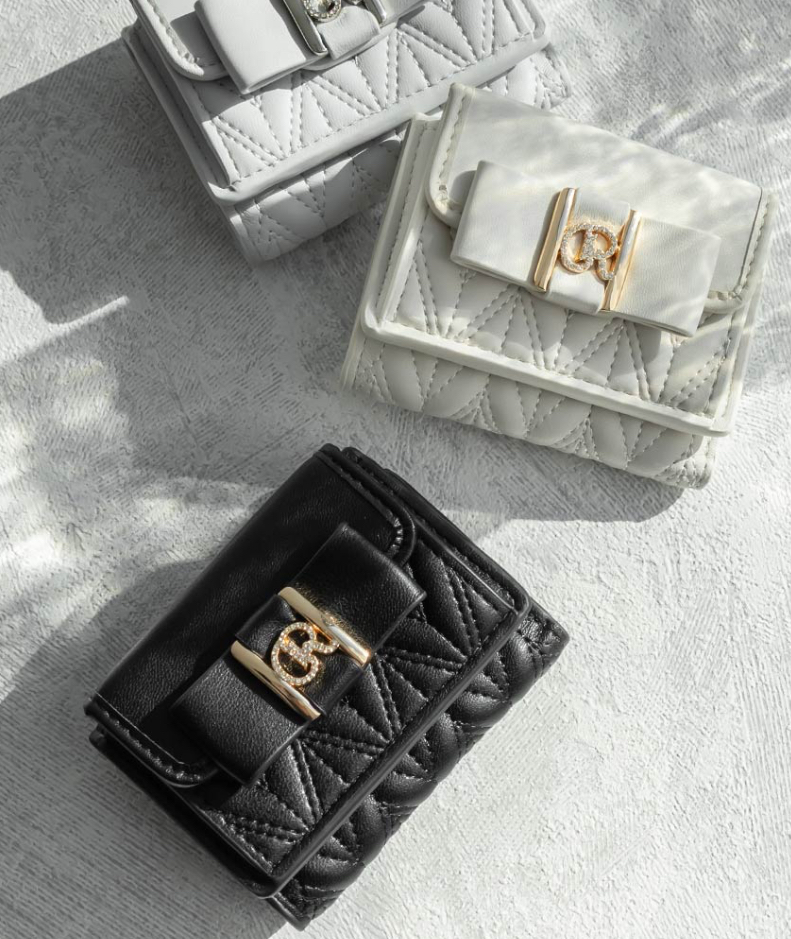 ビジューモノグラムリボン三つ折りウォレット☆