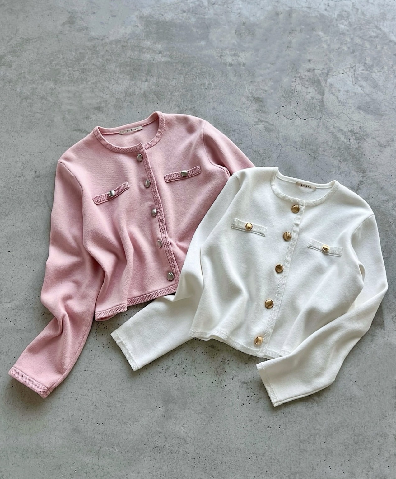 Stola.毎春人気のメタル編み釦カーディガンのご紹介