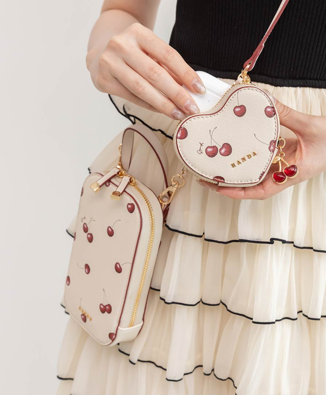 【Cherry＆Strawberry】ハートポーチ付き2WAYマルチショルダーバッグ　9,900円(税込)