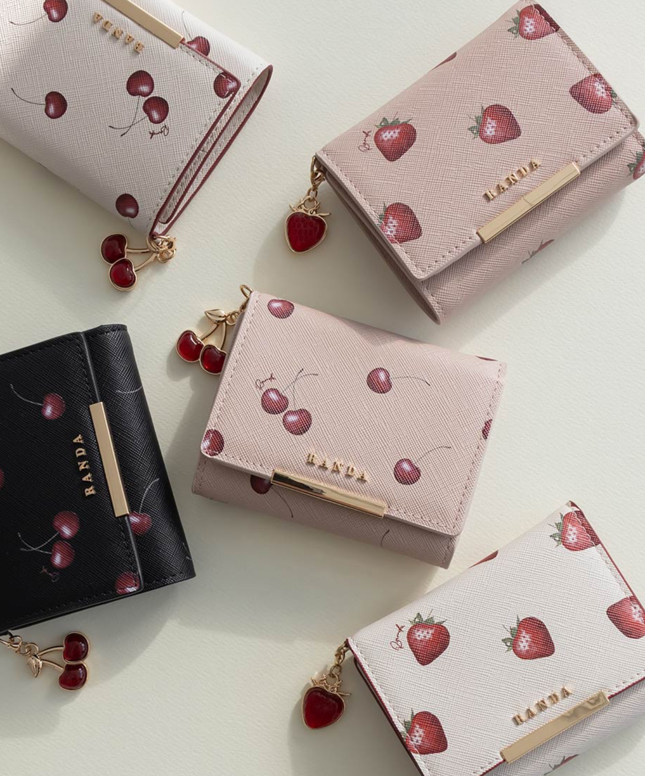 【Cherry＆Strawberry】チャーム付き三つ折りウォレット
