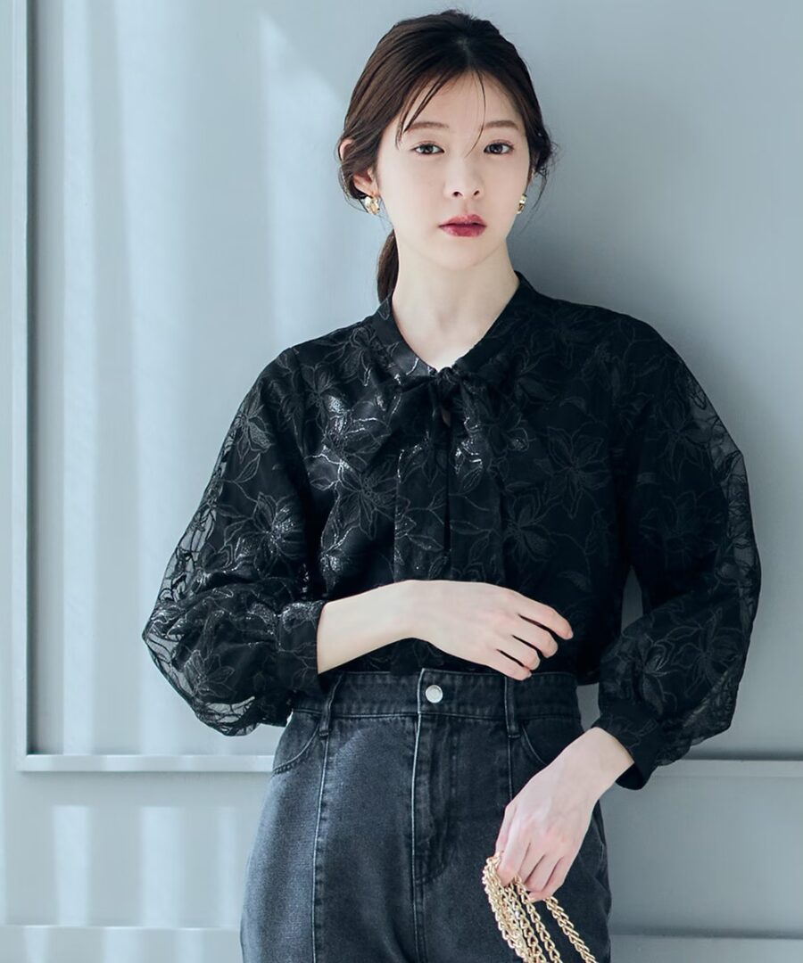 ♢12♢【一枚で主役級】レース刺繍ボウタイブラウス ｜ 12 Twelve