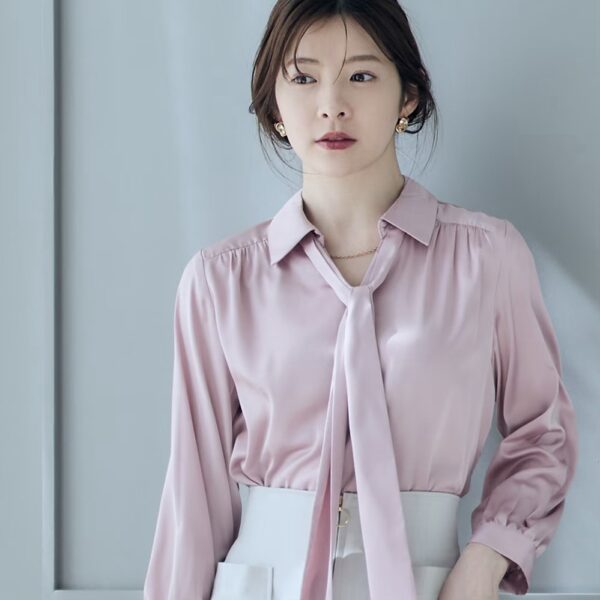 ♢12♢【アレンジ自由自在】ツヤ感サテンブラウス