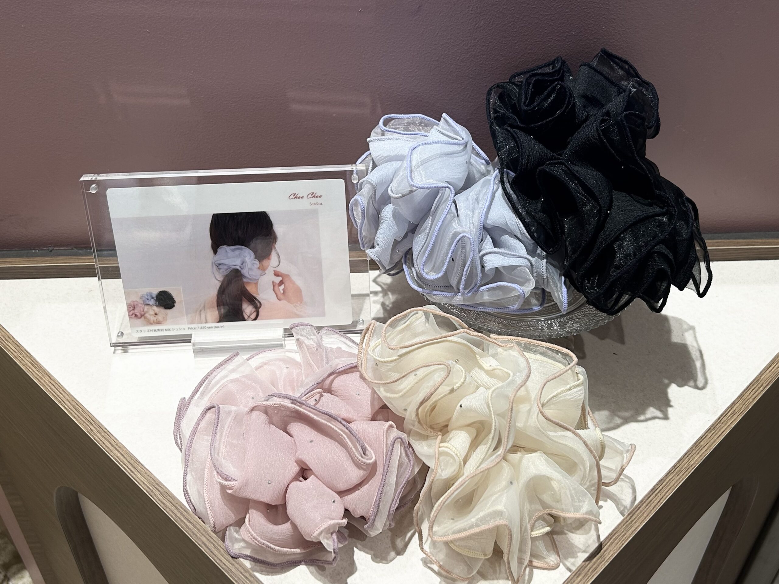 【オススメ】スタッズ付き異素材mixシュシュ