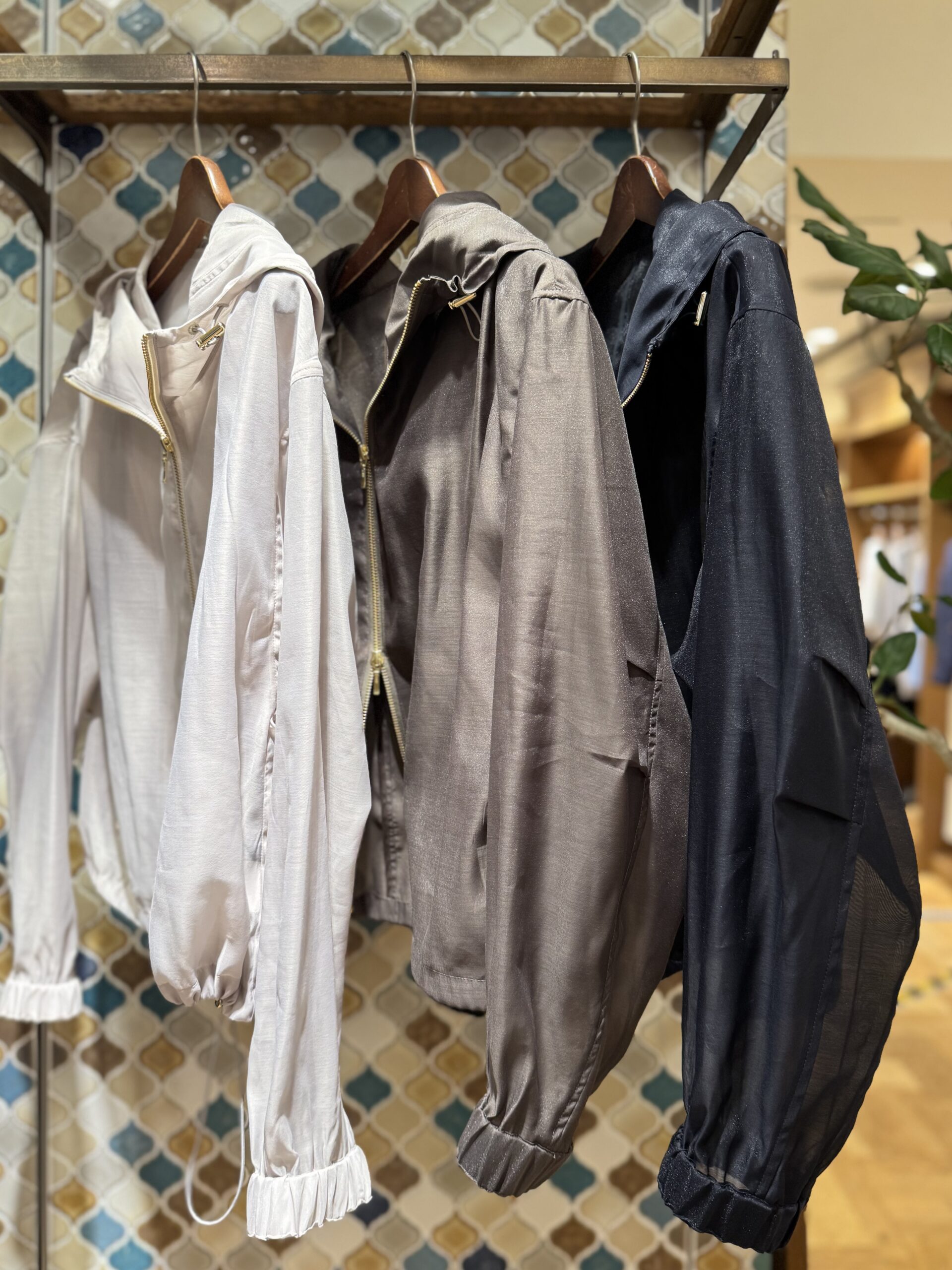 \ 待望の再登場アイテム/ ショートシアーフーディブルゾン