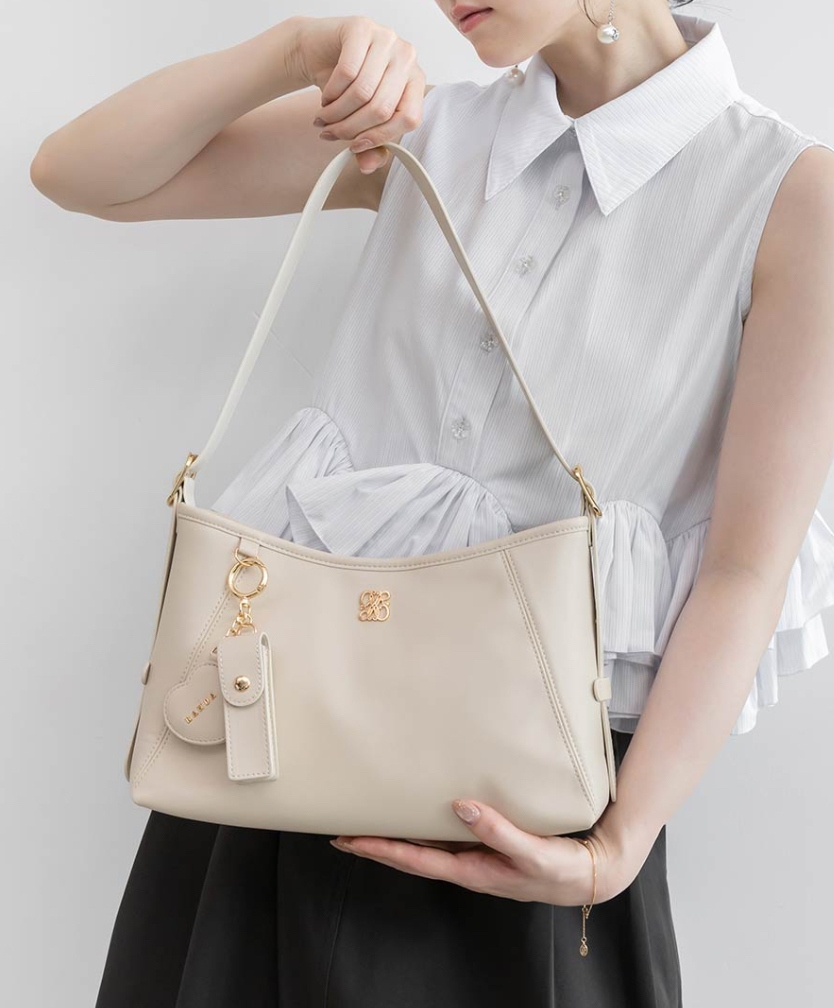 【再入荷】☆チャーム付きワンショルダーバッグ