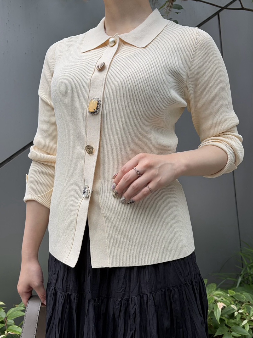 【ビジューが彩る】上品な襟付きカーディガン