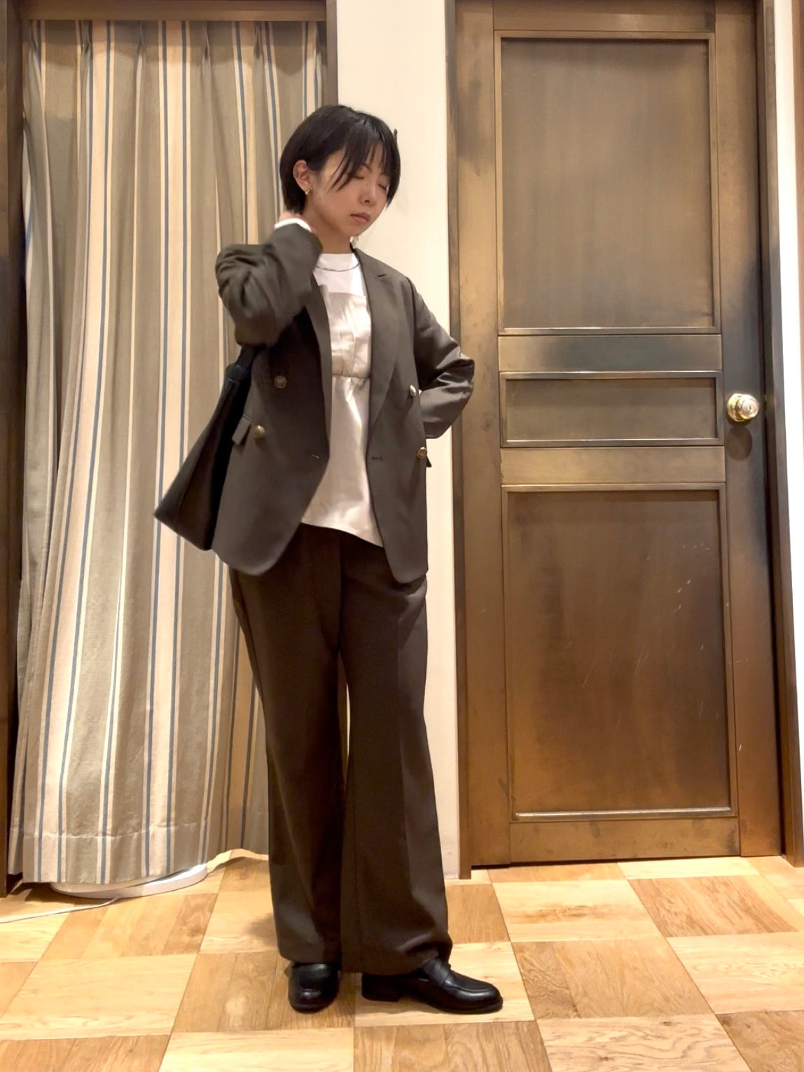 セットアップで大人上品オフィスコーデ